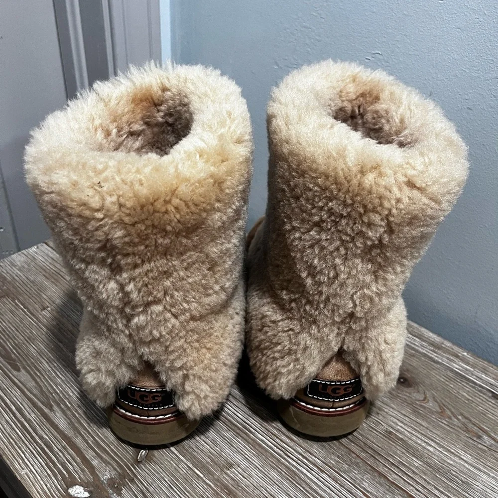 UGG Maylin Boots - Picture 5 of 8